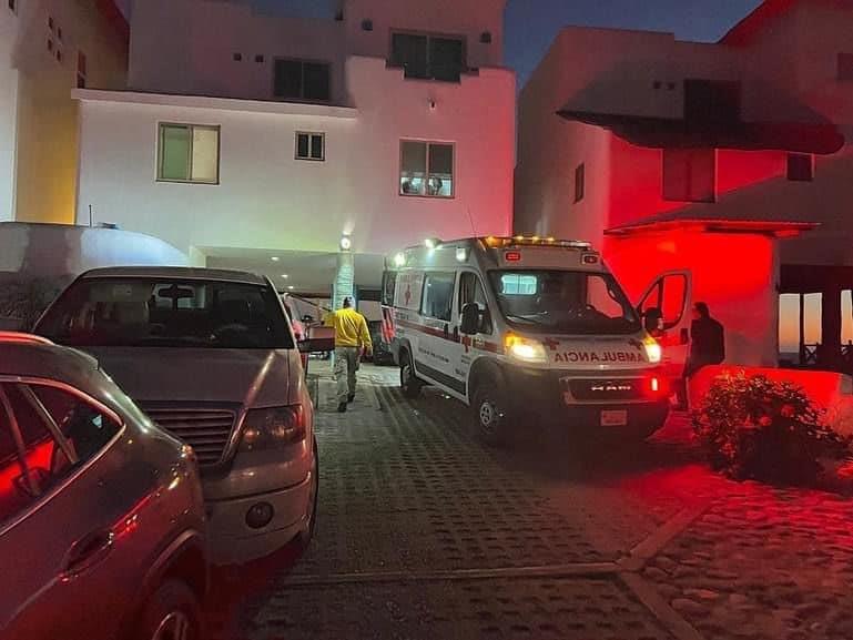 Cuatro personas resultan lesionadas al caer de una terraza en Altata, Navolato