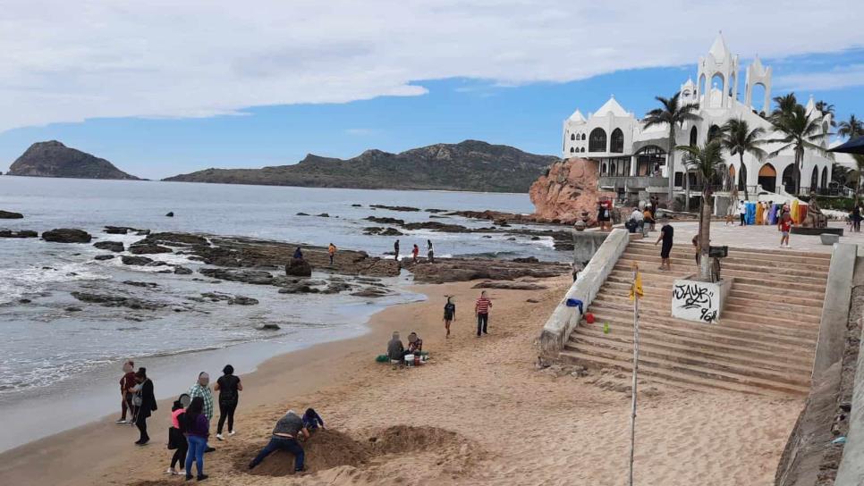 Llaman a turistas y locales a no dar dinero a niños en la calle en Mazatlán