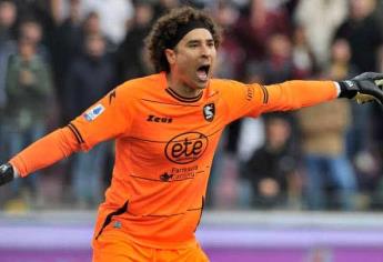 La increíble atajada de Guillermo Ochoa que le está dando la vuelta al mundo | VIDEO