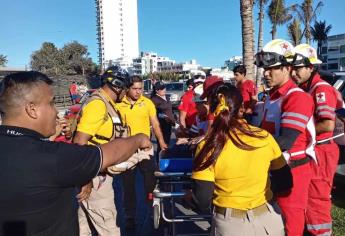 Familia choca contra palmeras en Mazatlán