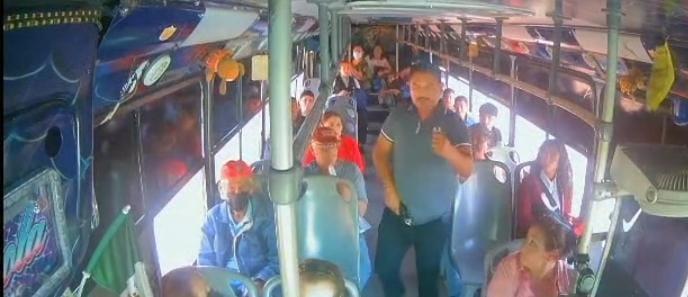 Asalta un camión urbano en Culiacán y queda grabado en video