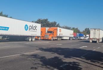 Cierran las plumas y retiran conductores por accidente en la Maxipista