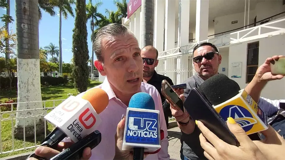 Julio César Romanillo compareciendo ante los medios. FOTO: Luz Noticias