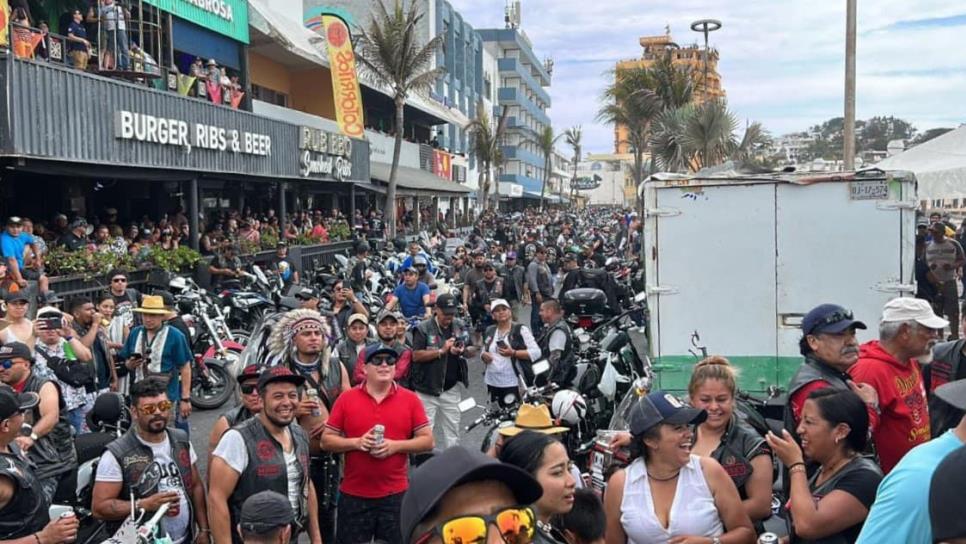 Miles de bikers disfrutan de gran banquete de bienvenida en paseo Olas Altas Mazatlán