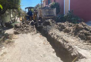 Calle de Mazatlán se hunde 3 metros por drenaje colapsado; Jumapam la repara