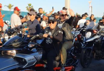 Alcalde de Mazatlán encabeza desfile de «bikers» en el Malecón de la Perla del Pacífico