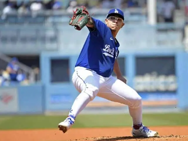 Fin de semana doloroso para Urías en la MLB