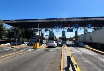 Mujer se salva tras volcadura por la autopista a Mazatlán