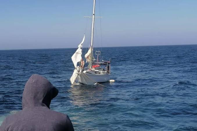 Veleristas estadounidenses cumplen 15 días perdidos en el mar; zarparon de Mazatlán