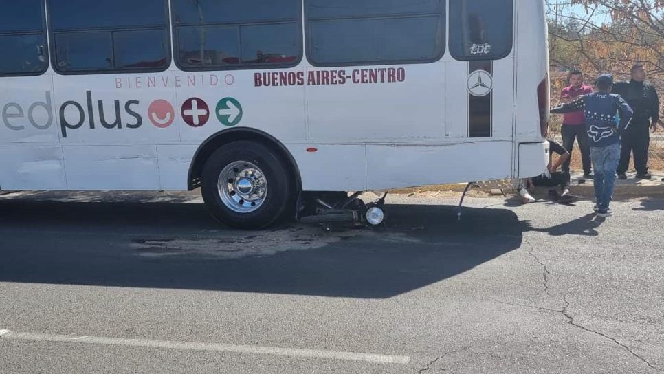 Motociclista se accidenta y termina debajo de un camión en Culiacán