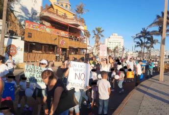 «Los niños y las niñas no se tocan»; marchan en Mazatlán por los derechos menores de edad