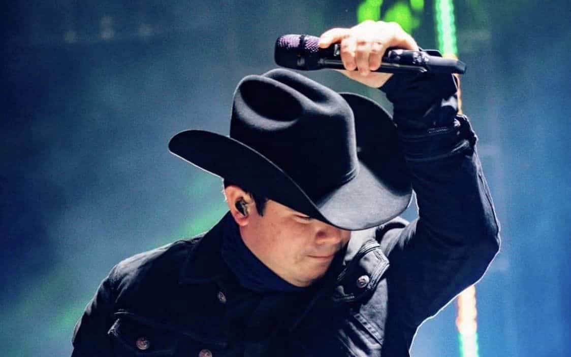 Alfredo Olivas y los atentados que casi terminan con su vida. | FOTO: Facebook del cantante.