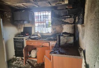 Incendio consume la cocina de un domicilio en Culiacán