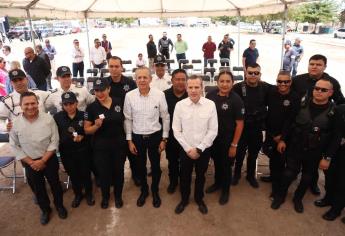 Reconocen y entregan terrenos a policías de Ahome