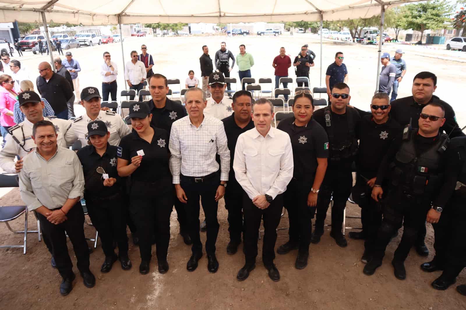 Reconocen y entregan terrenos a policías de Ahome. | FOTO: Martín Ruiz.