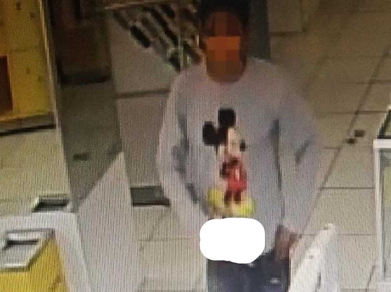 Con playera de Mickey Mouse, sujeto asalta un banco a mano armada en Culiacán