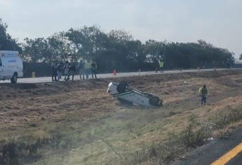 Conductor vuelca por la Maxipista, en Costa Rica