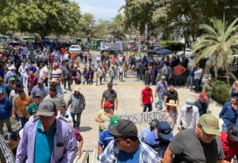 Después de 6 horas, llegan a Palacio de Gobierno productores: exigen precios justos del maíz y trigo