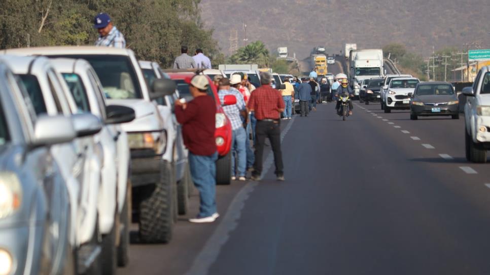 Inicia «Gran Marcha» de productores por la carretera México 15