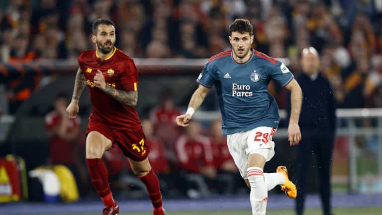 Pese a la eliminación, el Feyenoord se mantiene como líder en la Eredivise. FOTO: Internet