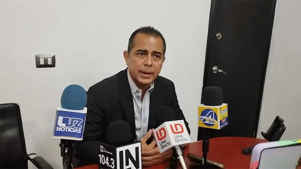 Antonio Vega Arellano compareciendo ante los medios. FOTO: Luz Noticias
