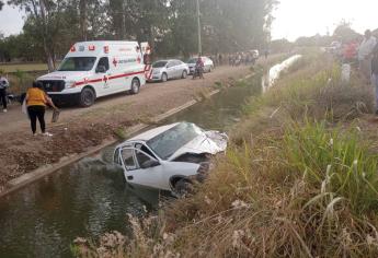 Accidente en Bamoa termina en canalazo; deja cuatro lesionados