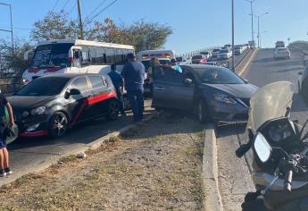 Choque tipo carambola colapsa el tráfico en la Bicentenario en Mazatlán 