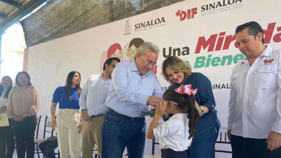 Rocha Moya beneficia a 61 niños con lentes nuevos del programa «Una mirada con Bienestar» en Culiacán