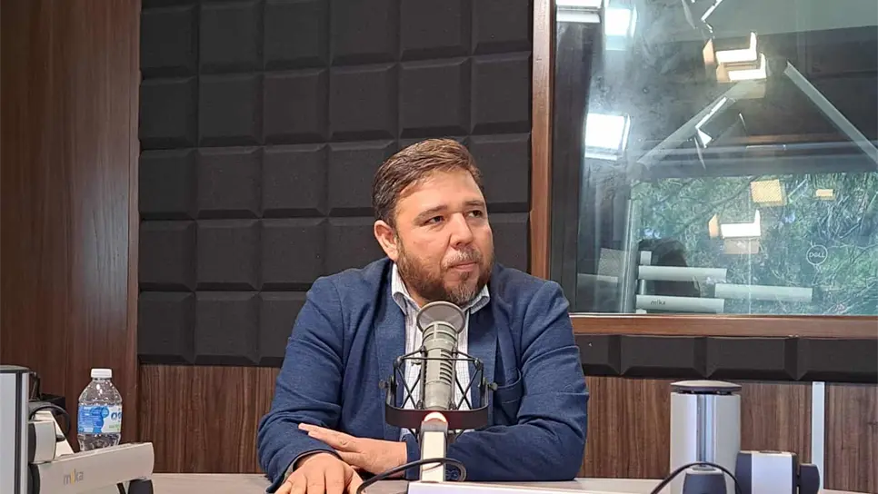 Marco Antonio Zazueta en el noticiero de Luz Noticias. FOTO: Eduardo Bórquez