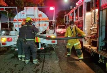 Se incendian tres vehículos esta madrugada en Culiacán