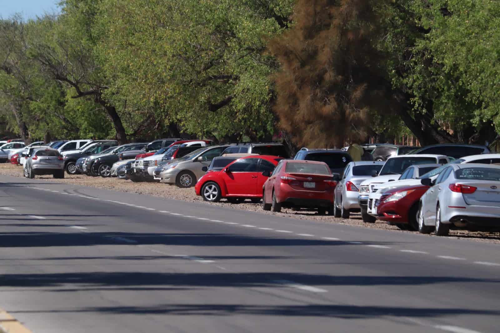 vecinos se quejan por nuevo punto de venta de carros chocolates en la Mochis-Topo. | FOTO: Osmar Zavala.