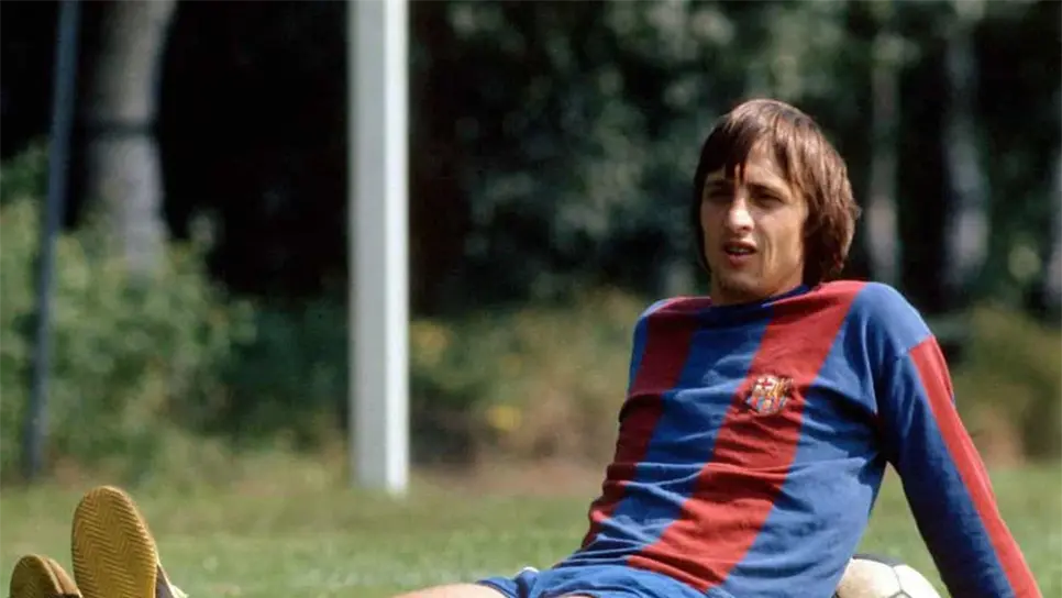 Cruyff revolucionó el futbol como futbolista y como entrenador. FOTO: Internet