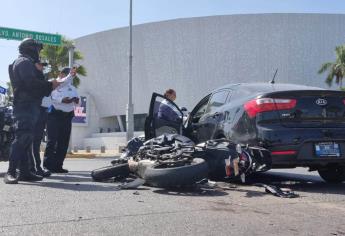 Policía de Ahome choca en una motopatrulla en Los Mochis