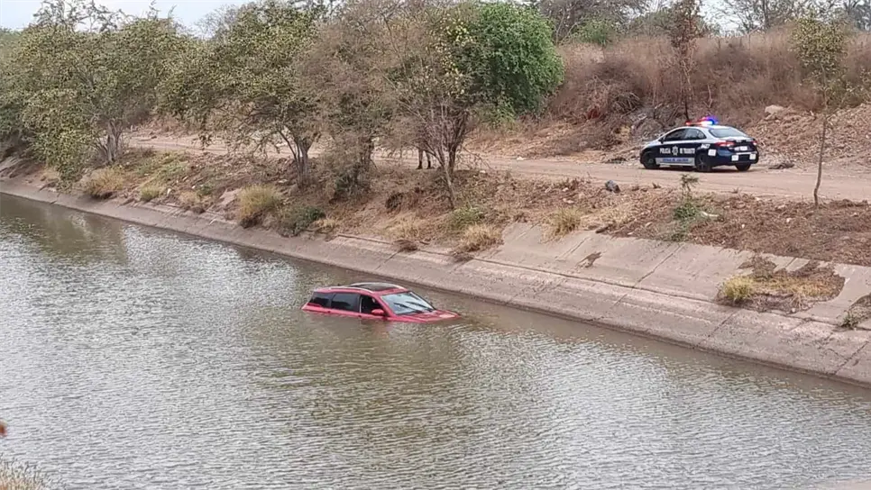 Canalazo en Culiacán, tripulantes se salvan ¡de milagro!