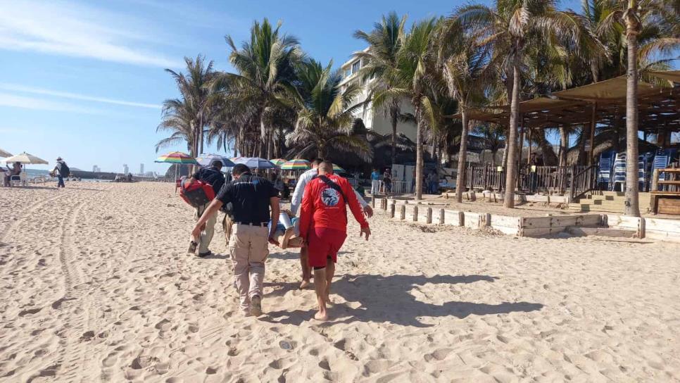 Turista pierde la vida tras ser rescatado del mar en Mazatlán