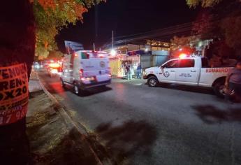 Se incendian siete vehículos frente a una gasolinera en Culiacán