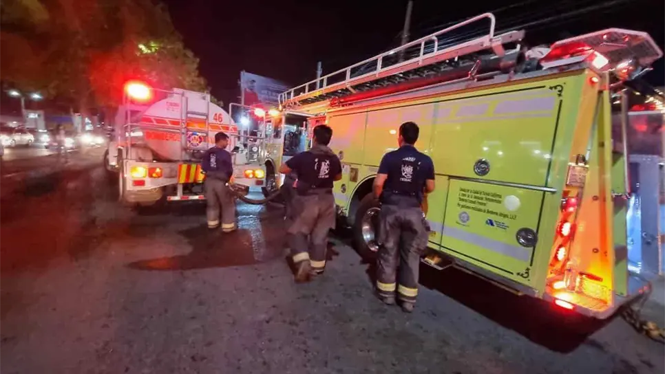 Se incendian una camioneta y una moto en Culiacán