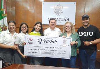 Gobierno de Mazatlán dona más de $100 mil a jóvenes que participarán en Feria de Ciencias en Rumania