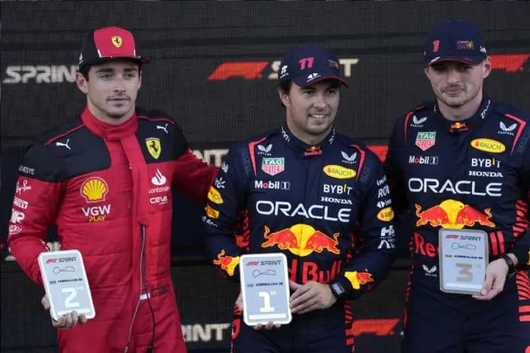 «Checo» Pérez gana la F1 Sprint en Bakú. | FOTO: Redes.