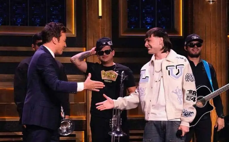 Peso Pluma triunfa en el show de Jimmy Fallon. | FOTO: Redes.
