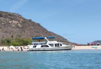 Encalla yate en la Isla Venados en Mazatlán tras error humano 