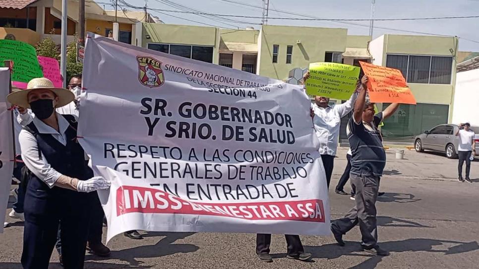 Desfile de 1 de mayo, entre manifetacciones y baile en Los Mochis