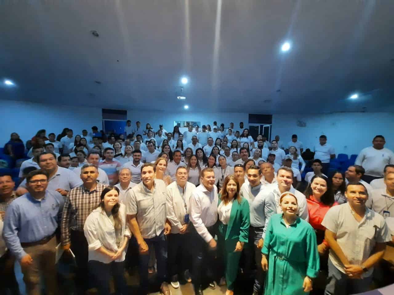 Entre aplausos, despiden a trabajadores del Acuario Mazatlán