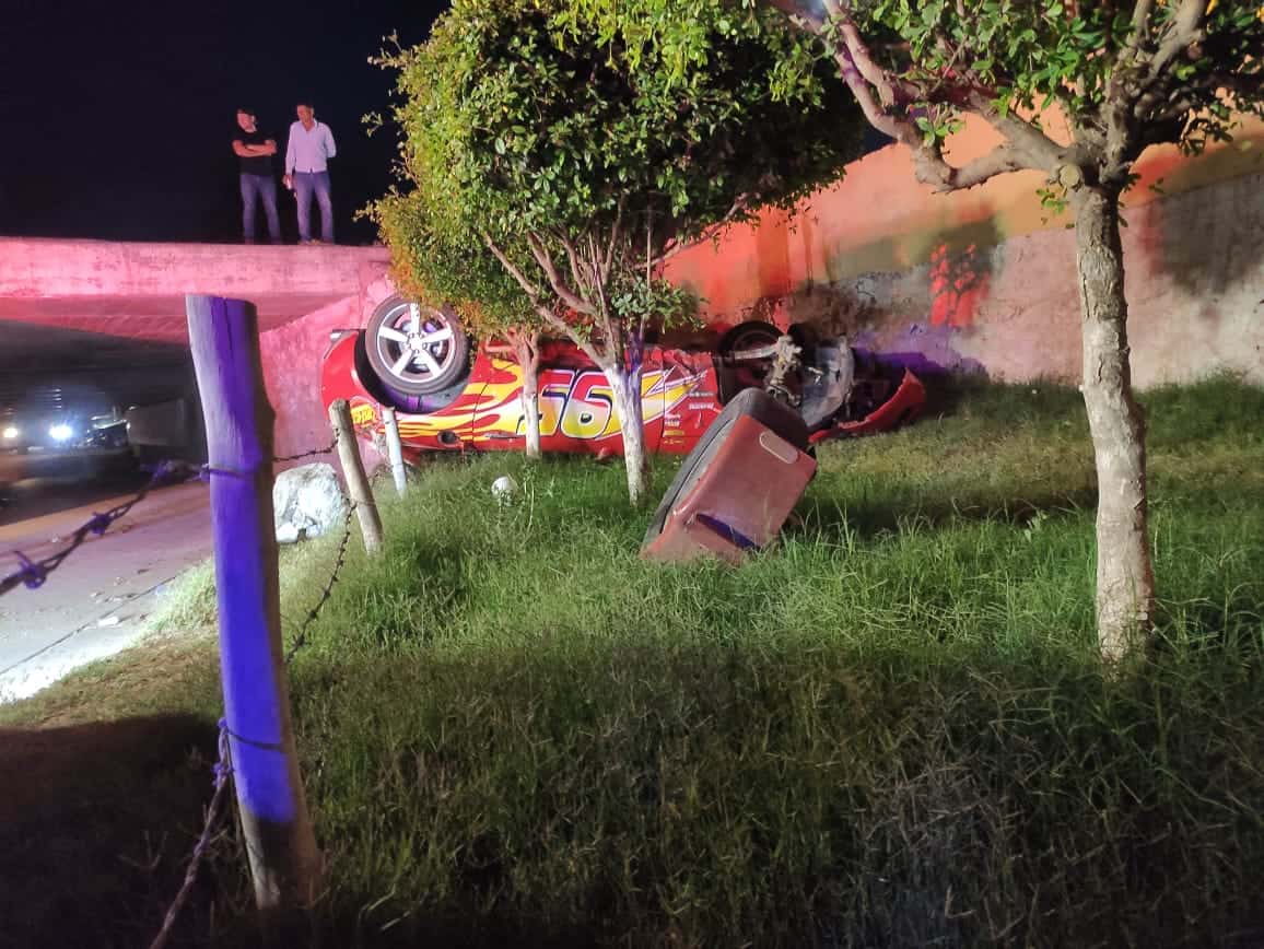 Vuelca el «Rayo McQueen» en San Miguel Zapotitlán | Luz Noticias