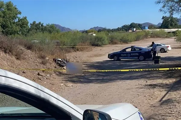 Motociclista derrapa y muere tras golpearse la cabeza en Cohuibampo, no traía casco Motociclista derrapa y muere tras golpearse la cabeza en Cohuibampo, no traía casco