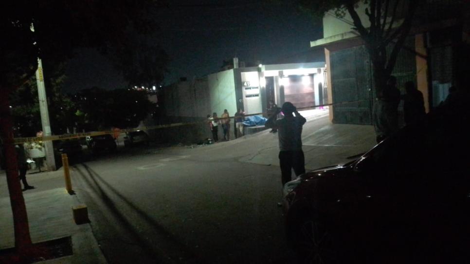Asesinan a balazos a un hombre en la colonia San Isidro de Culiacán