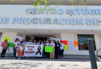 Familiares y feministas exigen justicia para Ana María en Palacio de Ahome y Vicefiscalía