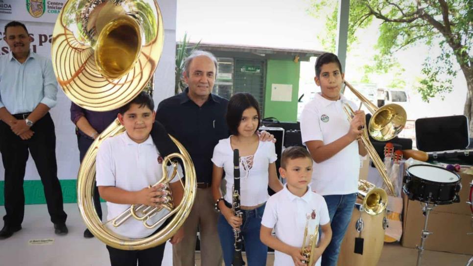 ¡Que suene la tambora! Autoridades entregan instrumentos al Centro de Iniciación Musical Cobaes Coyotitán