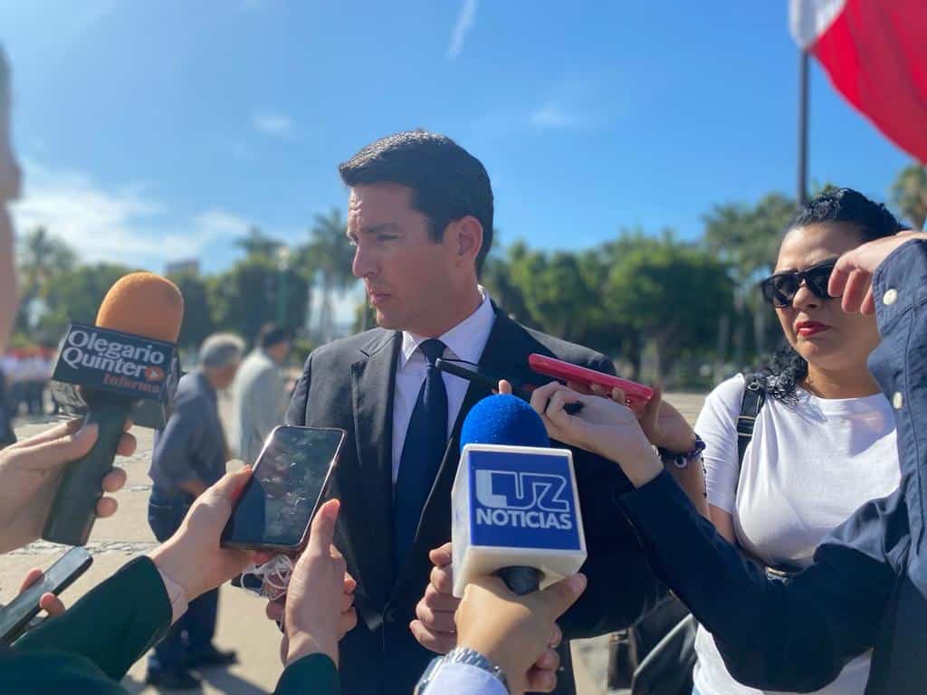 Javier Gaxiola Coppel compareciendo ante los medios. FOTO: Luz Noticias