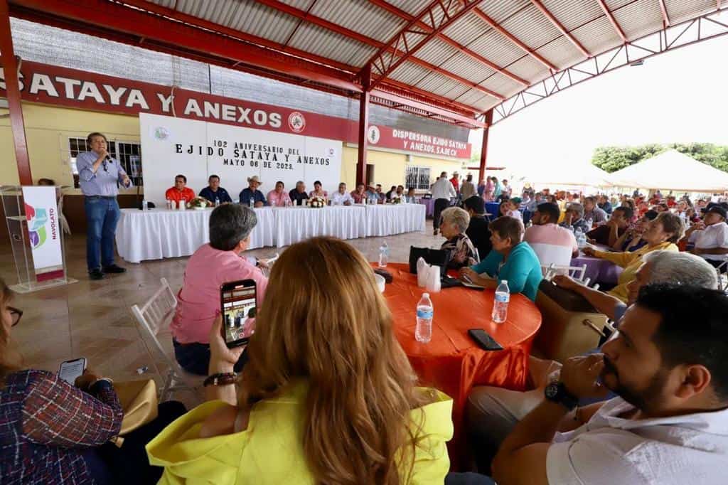Rocha Moya se compromete con la construcción de carreteras y el represo de Sataya en Navolato.